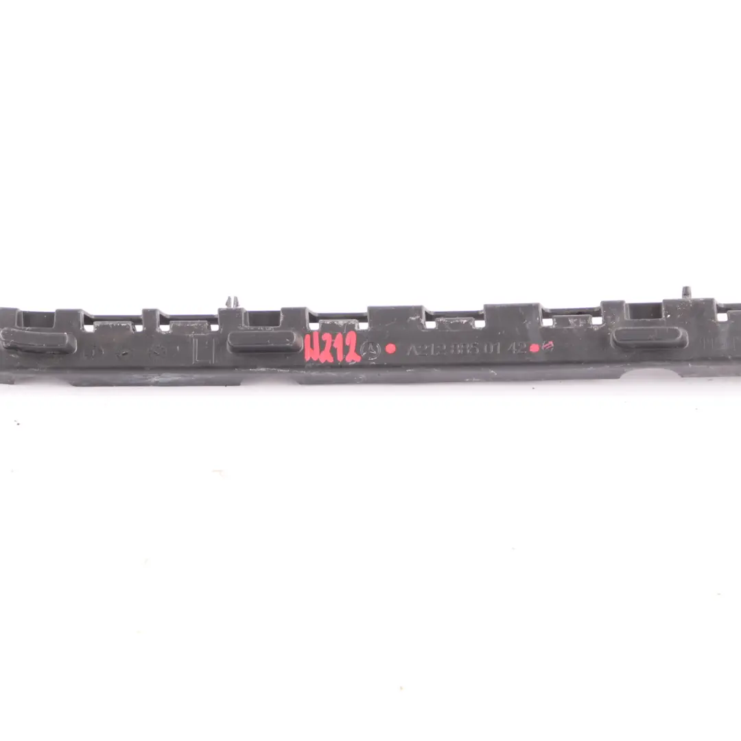 Parachoques Trasero Soporte Soporte Portador Izquierda para Mercedes W212 con número de pieza A2128850142 Mercedes W212 Parachoques Trasero Soporte Soporte Portador Izquierda - SKU A2128850142 - Número de pieza A2128850142
