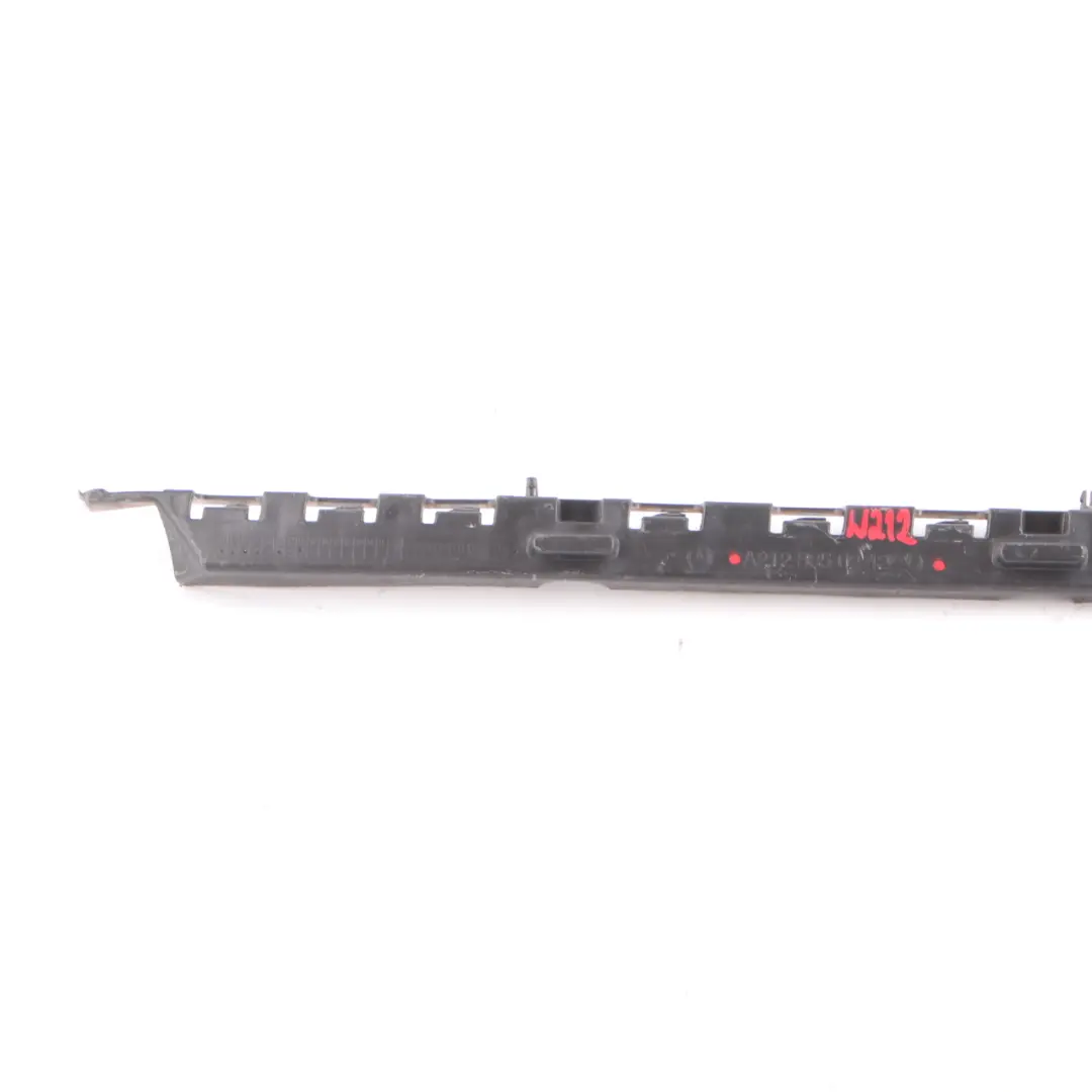 Mercedes W212 Parachoques Trasero Soporte Montaje Portador Derecho - SKU A2128850242 - Número de pieza A2128850242