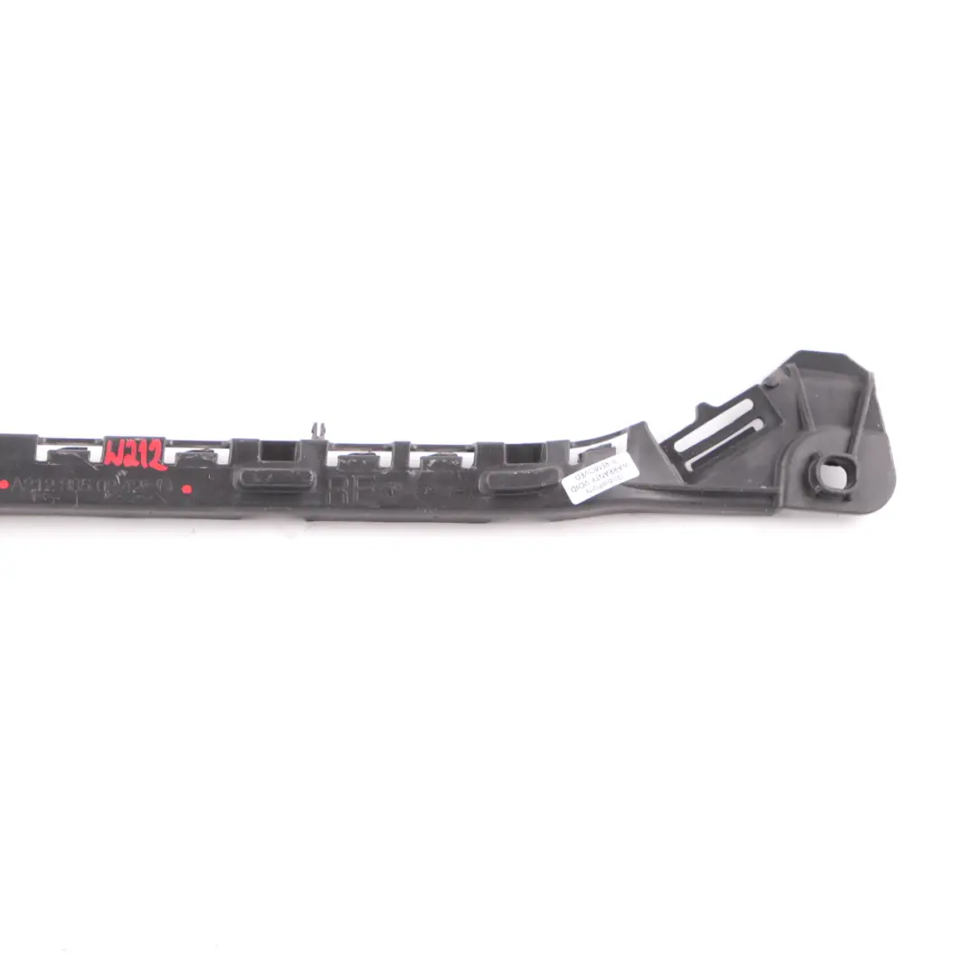 Mercedes W212 Parachoques Trasero Soporte Montaje Portador Derecho - SKU A2128850242 - Número de pieza A2128850242