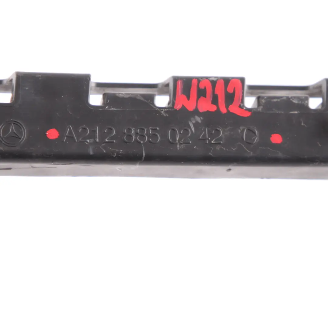 Supporto Per Il Montaggio Posteriore Trasporto Destra per Mercedes W212 con numero di parte A2128850242 Mercedes W212 Supporto Per Il Montaggio Posteriore Trasporto Destra - SKU A2128850242 - Numero di parte A2128850242