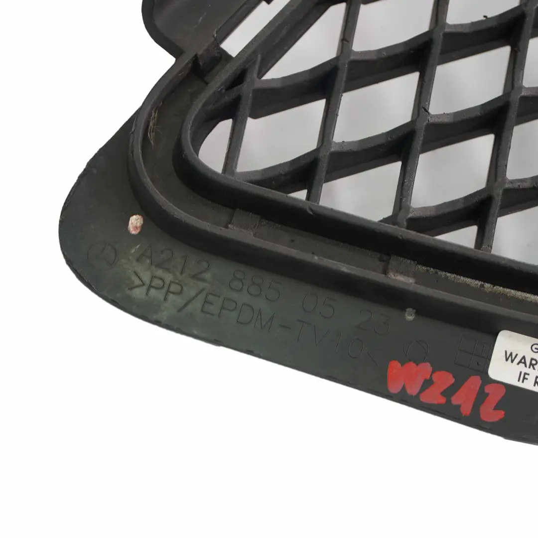 Pare-chocs Avant Grille Centrale Inferieure pour Mercedes W212 à propos du numéro de pièce A2128850523 Mercedes W212 Pare-chocs Avant Grille Centrale Inferieure - SKU A2128850523 - Numéro de pièce A2128850523