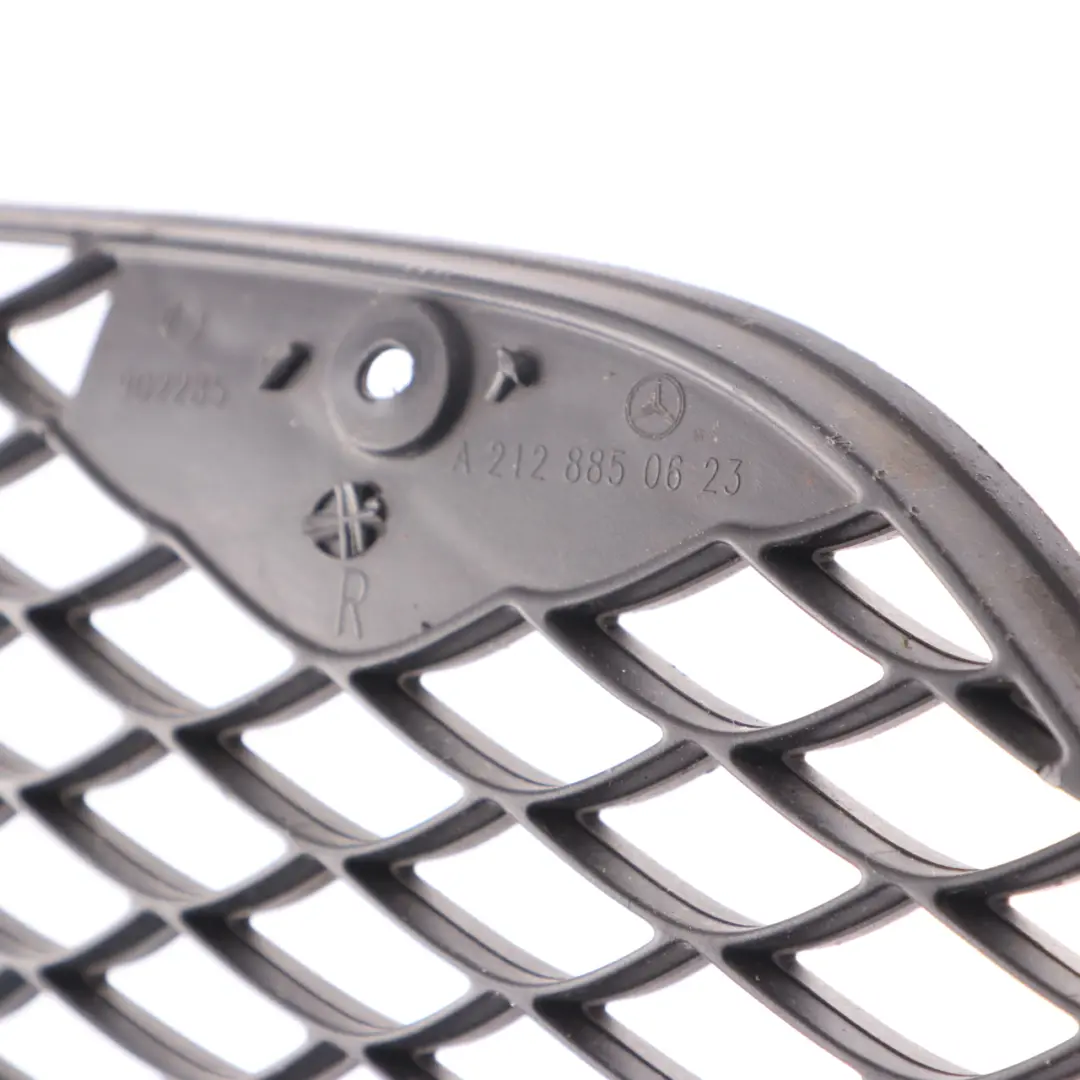 Frontstoßstange Mesh Grill Abdeckung Unten Rechts für Mercedes W212 mit Teilenummer A2128850623 Mercedes W212 Frontstoßstange Mesh Grill Abdeckung Unten Rechts - SKU A2128850623 - Teilenummer A2128850623