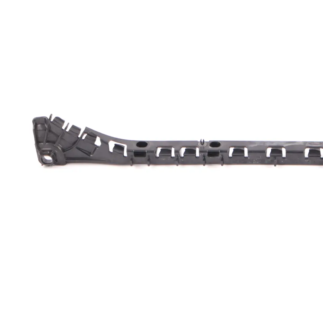 Staffa supporto paraurti posteriore sinistra montaggio guida Trim per Mercedes W212 con numero di parte A2128850763 Mercedes W212 Staffa supporto paraurti posteriore sinistra montaggio guida Trim - SKU A2128850763 - Numero di parte A2128850763