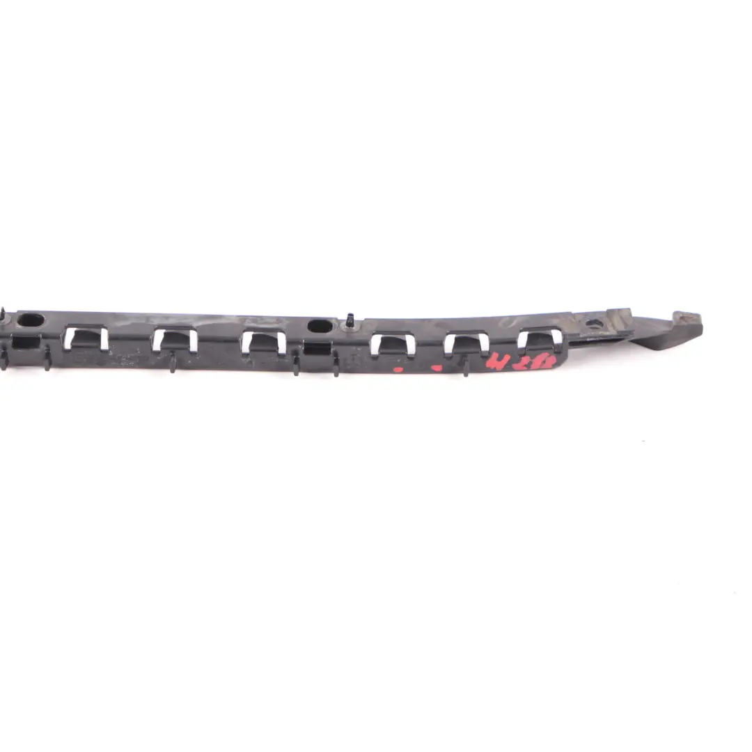 Staffa supporto paraurti posteriore sinistra montaggio guida Trim per Mercedes W212 con numero di parte A2128850763 Mercedes W212 Staffa supporto paraurti posteriore sinistra montaggio guida Trim - SKU A2128850763 - Numero di parte A2128850763