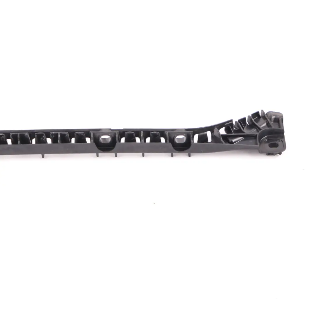 Staffa supporto paraurti posteriore sinistra montaggio guida Trim per Mercedes W212 con numero di parte A2128850763 Mercedes W212 Staffa supporto paraurti posteriore sinistra montaggio guida Trim - SKU A2128850763 - Numero di parte A2128850763