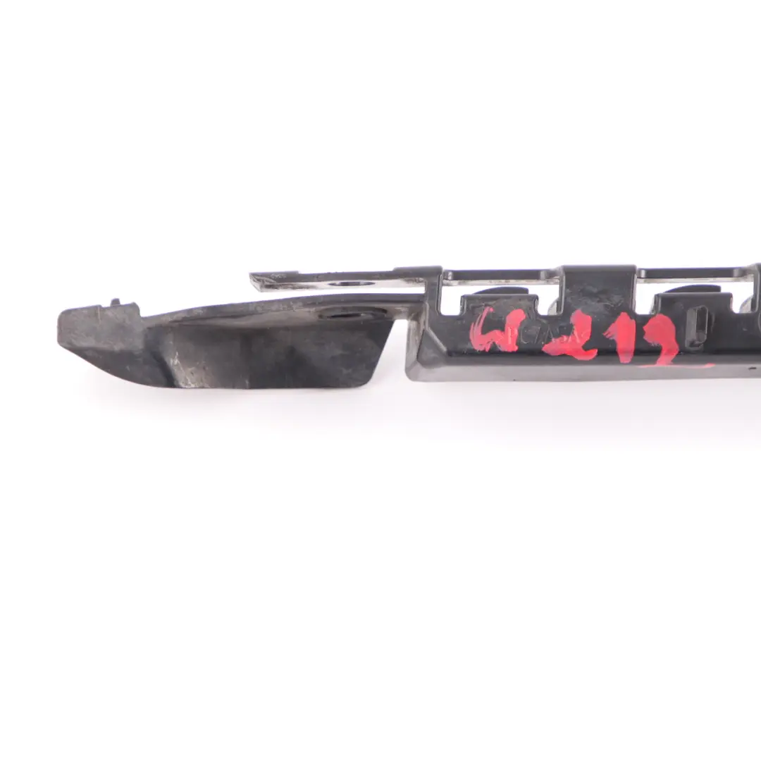 Parachoques trasero Soporte Soporte Derecho Montaje Rail Trim para Mercedes W212 con número de pieza A2128850863 Mercedes W212 Parachoques trasero Soporte Soporte Derecho Montaje Rail Trim - SKU A2128850863 - Número de pieza A2128850863