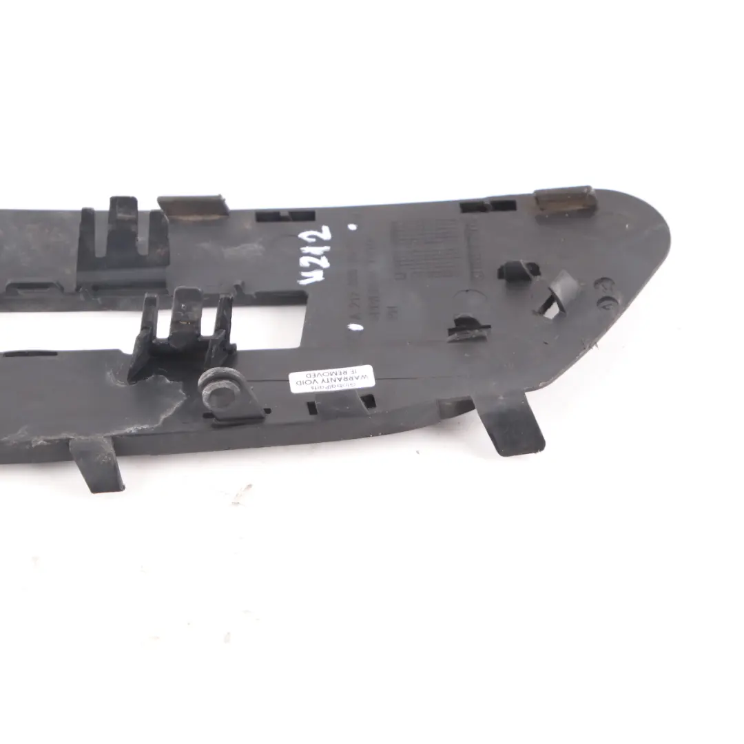 Anteriore Copertura Lampada Diurna Destra Griglia per Mercedes W212 con numero di parte A2128851823 Mercedes W212 Anteriore Copertura Lampada Diurna Destra Griglia - SKU A2128851823 - Numero di parte A2128851823