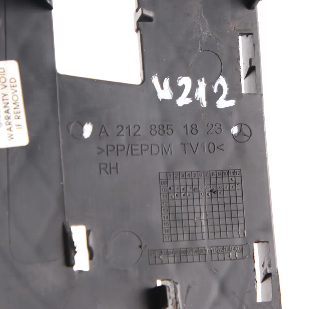 Delantero Diurna Lámpara Cubierta DerechamRejilla para Mercedes W212 con número de pieza A2128851823 Mercedes W212 Delantero Diurna Lámpara Cubierta DerechamRejilla - SKU A2128851823 - Número de pieza A2128851823