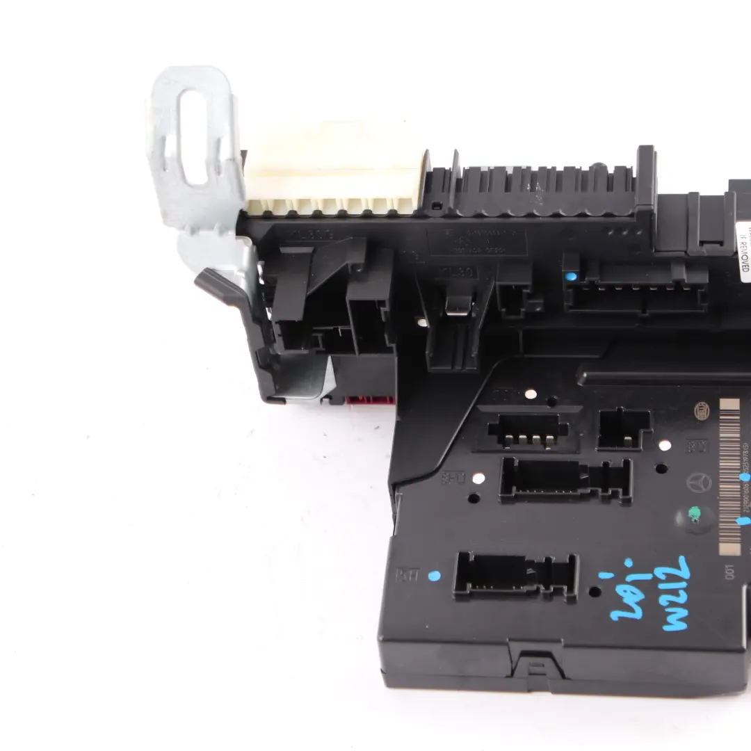 Sicherungskasten hinten Relais Elektrisches Modul SAM für Mercedes S212 mit Teilenummer A2129001606 Mercedes S212 Sicherungskasten hinten Relais Elektrisches Modul SAM - SKU A2129001606 - Teilenummer A2129001606