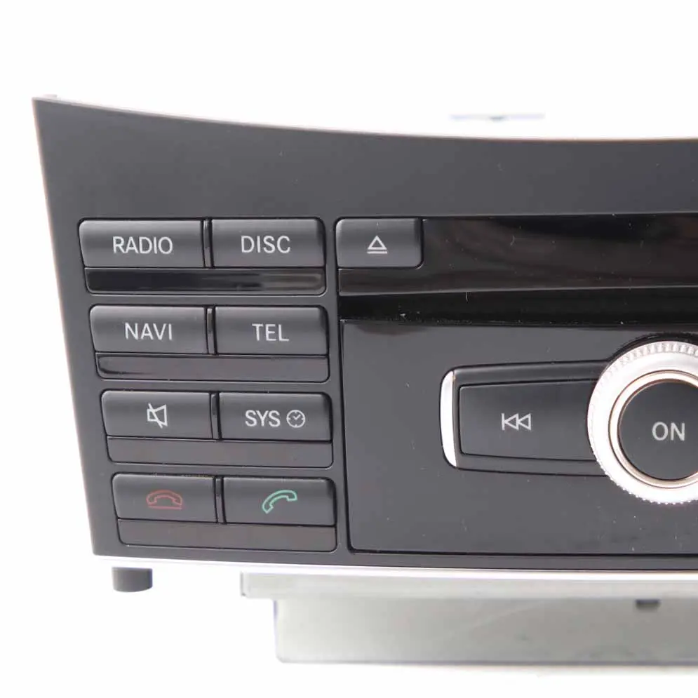 COMAND Autoradio Navigation Lecteur CD/DVD pour Mercedes W212 à propos du numéro de pièce A2129003708 Mercedes W212 COMAND Autoradio Navigation Lecteur CD/DVD - SKU A2129003708 - Numéro de pièce A2129003708
