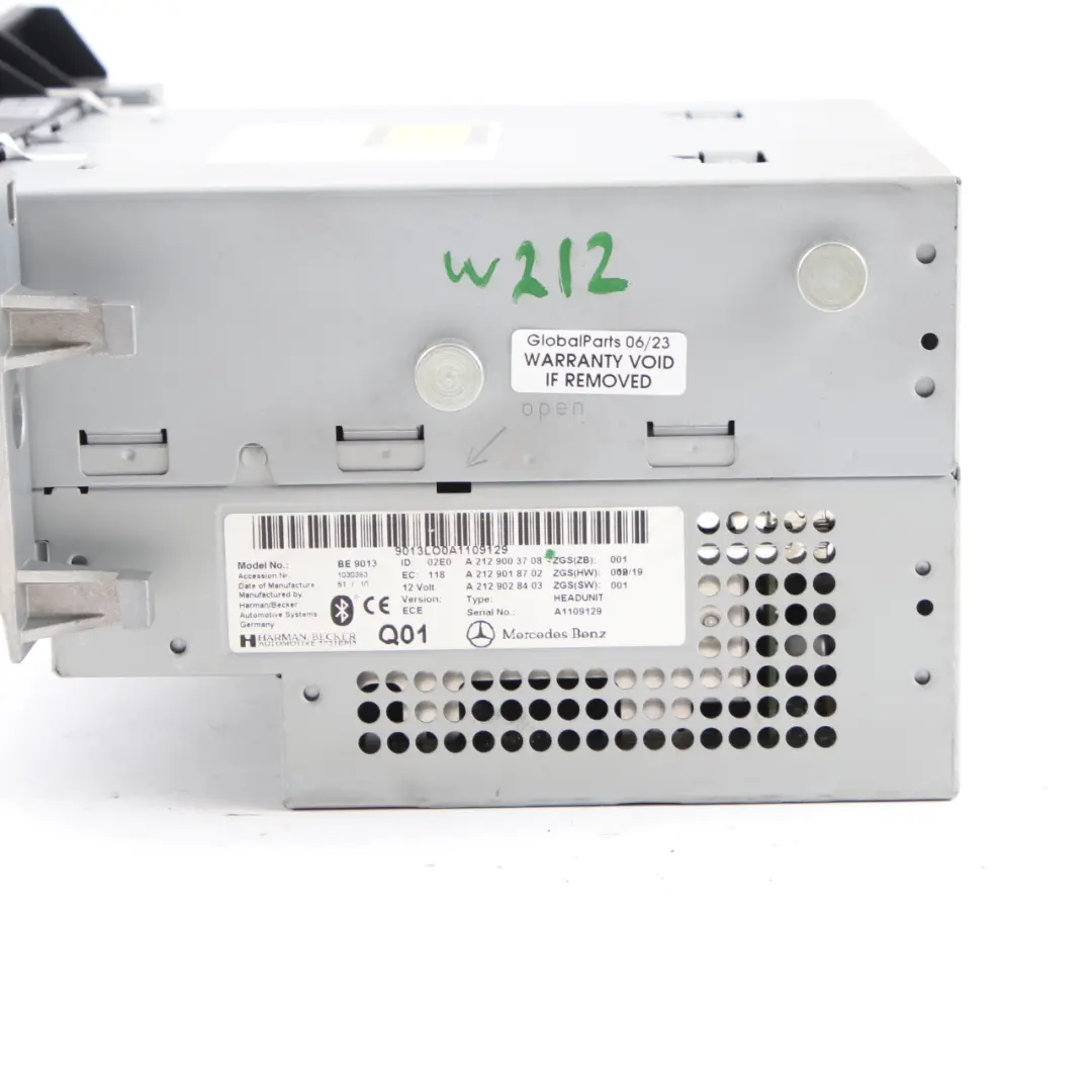 COMAND Autoradio Navigation Lecteur CD/DVD pour Mercedes W212 à propos du numéro de pièce A2129003708 Mercedes W212 COMAND Autoradio Navigation Lecteur CD/DVD - SKU A2129003708 - Numéro de pièce A2129003708