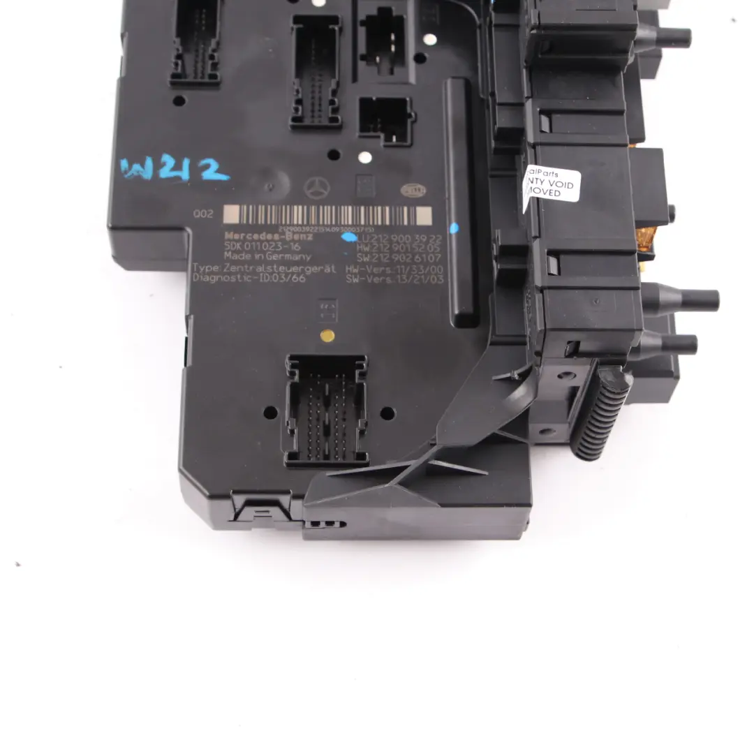 Sicherungskasten hinten SAM Relais Steuergerät Modul für Mercedes W212 mit Teilenummer A2129003922 Mercedes W212 Sicherungskasten hinten SAM Relais Steuergerät Modul - SKU A2129003922 - Teilenummer A2129003922