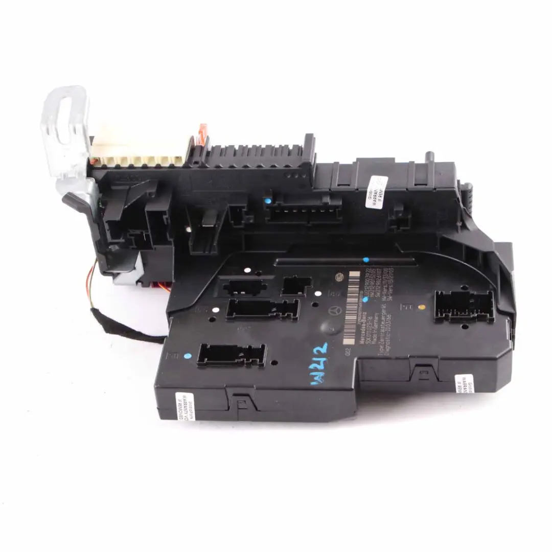 Fuse Box Rear SAM Relay Control Unit Module to Mercedes W212 with Part number A2129003922 Mercedes W212 Fuse Box Rear SAM Relay Control Unit Module - SKU A2129003922 - Part number A2129003922