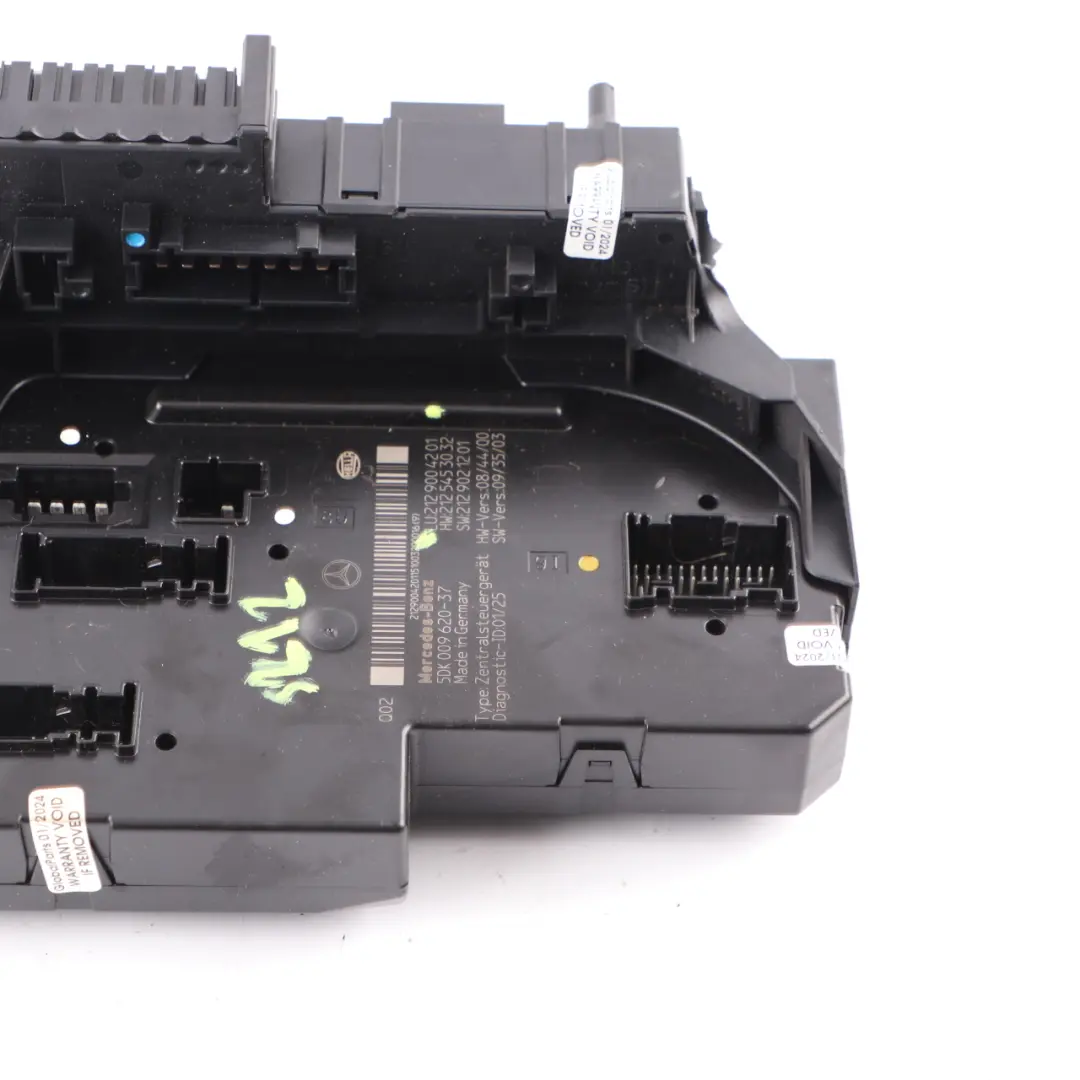  Boîte fusibles Mercedes W204 SAM Relay Boîte fusibles Control Module A2049000902 - SKU A2129004201 - Numéro de pièce A2129004201