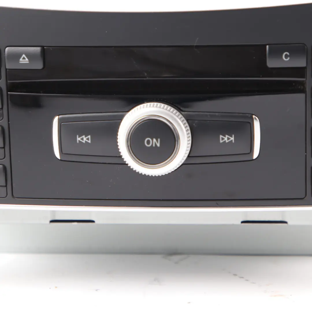 Panel Radio Odtwarzacz CD Audio do Mercedes W212 o numerze A2129004910 Mercedes W212 Panel Radio Odtwarzacz CD Audio - SKU A2129004910 - Numer Części A2129004910