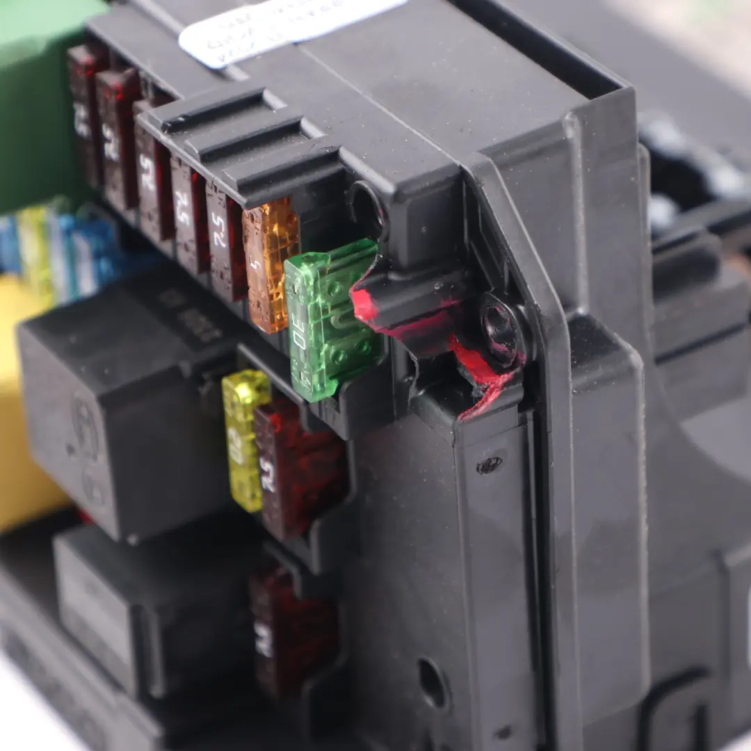 Fuse Box Mercedes W204 Front SAM SRB Module Fuse Relay Box Unit to with Part number A2129005822 Fuse Box Mercedes W204 Front SAM SRB Module Fuse Relay Box Unit - SKU A2129005822 - Part number A2129005822