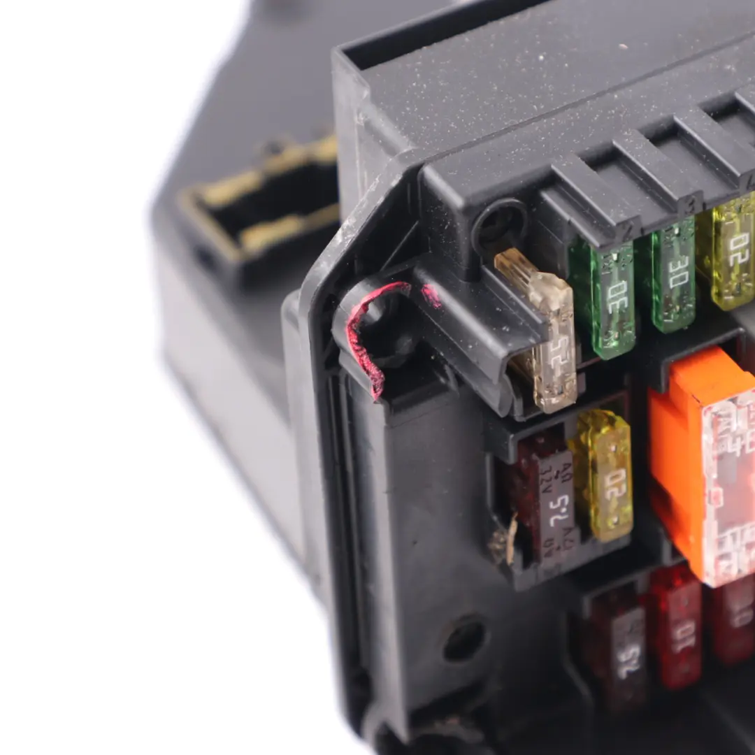 Fuse Box Mercedes W204 Front SAM SRB Module Fuse Relay Box Unit to with Part number A2129005822 Fuse Box Mercedes W204 Front SAM SRB Module Fuse Relay Box Unit - SKU A2129005822 - Part number A2129005822