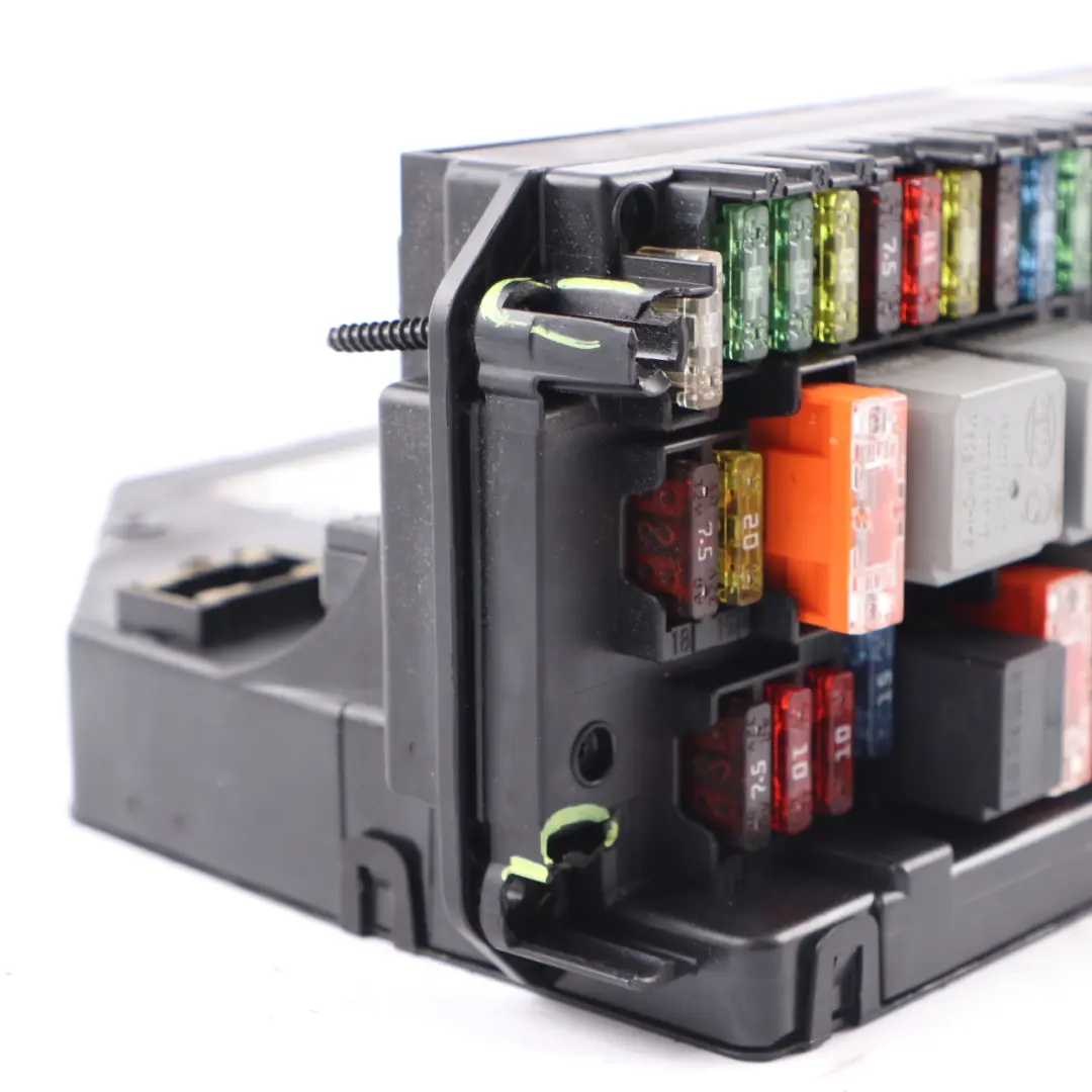  Caja Fusibles Delantera Mercedes W204 S204 Unidad Relé Módulo SAM - SKU A2129006824 - Número de pieza A2129006824