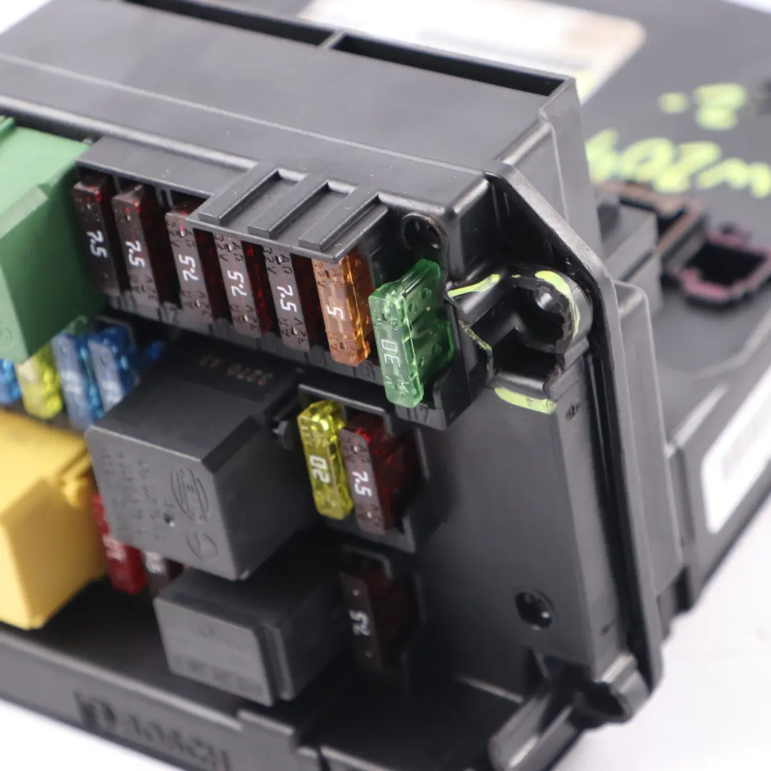  Caja Fusibles Delantera Mercedes W204 S204 Unidad Relé Módulo SAM - SKU A2129006824 - Número de pieza A2129006824