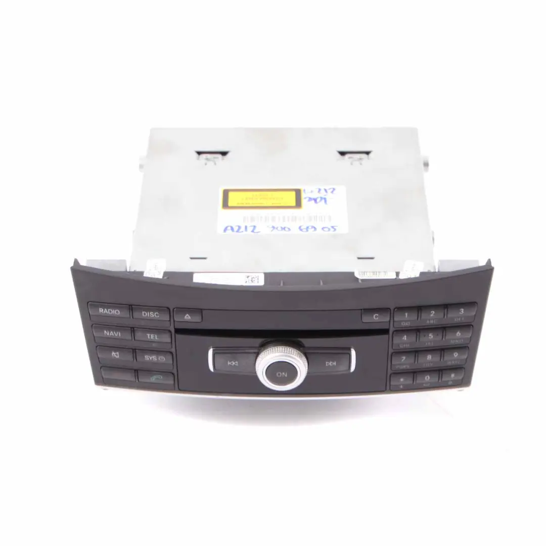 Comand Radio Hauptgerät CD DVD Spieler für Mercedes W212 mit Teilenummer A2129006905 Mercedes W212 Comand Radio Hauptgerät CD DVD Spieler - SKU A2129006905 - Teilenummer A2129006905