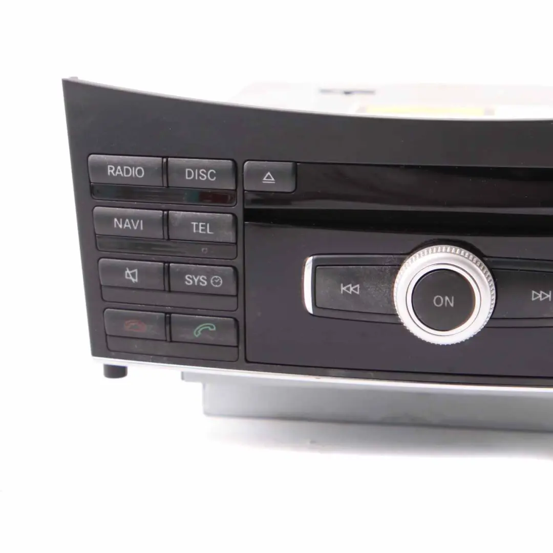 Comand Radio Hauptgerät CD DVD Spieler für Mercedes W212 mit Teilenummer A2129006905 Mercedes W212 Comand Radio Hauptgerät CD DVD Spieler - SKU A2129006905 - Teilenummer A2129006905