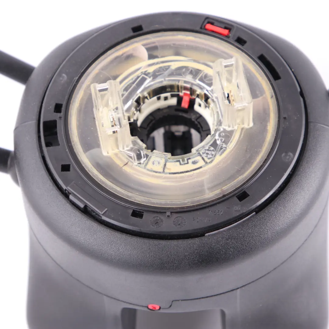 Slittamento dello sterzo Mercedes W212 Anello interruttore airbag Indicatore per con numero di parte A2129008702 Slittamento dello sterzo Mercedes W212 Anello interruttore airbag Indicatore - SKU A2129008702 - Numero di parte A2129008702