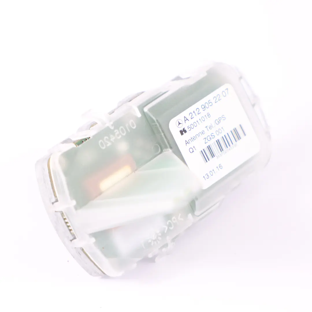 Antenna da tetto Mercedes C117 W212 C218 W246 Unità antenna Shark per con numero di parte A2129052207 Antenna da tetto Mercedes C117 W212 C218 W246 Unità antenna Shark - SKU A2129052207 - Numero di parte A2129052207