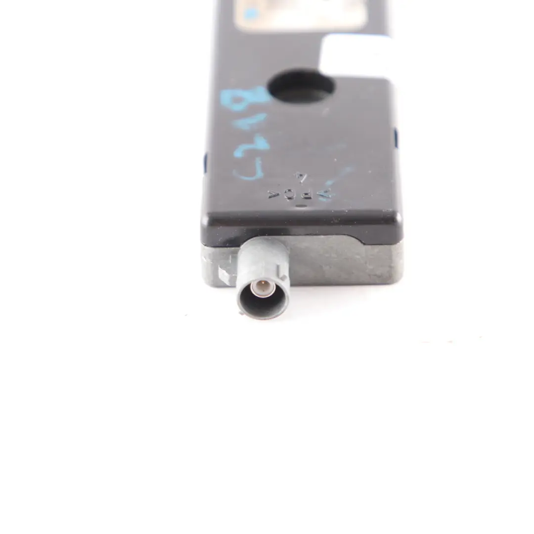 Antenna Amplifier Mercedes W212 CLS W218 TV Aerial Module Unit to with Part number A2129052905 Antenna Amplifier Mercedes W212 CLS W218 TV Aerial Module Unit - SKU A2129052905 - Part number A2129052905