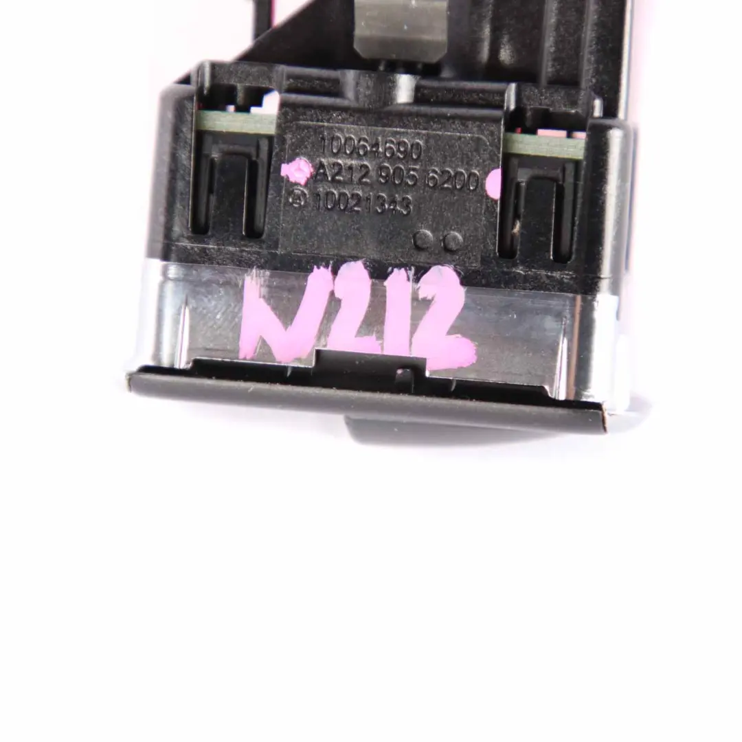 Mercedes W204 W212 Interruptor maletero Tapa portón trasero Botón control remoto - SKU A2129056200 - Número de pieza A2129056200