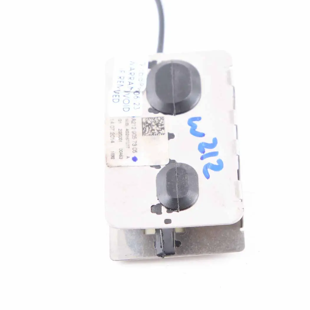 Antenna Aerial Mercedes W212 CLS W218 Module Unit Rear Top to with Part number A2129057305 Antenna Aerial Mercedes W212 CLS W218 Module Unit Rear Top - SKU A2129057305 - Part number A2129057305