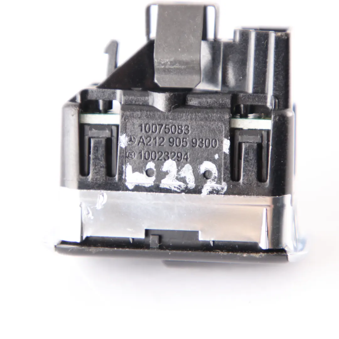 Mercedes W212 W218 Kofferraum Schalter Fernbedienung Taste - SKU A2129059300 - Teilenummer A2129059300