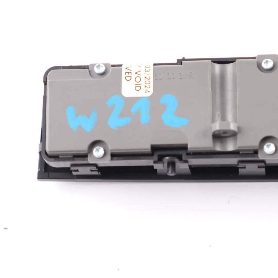 Panel Przełączników Deski Rozdzielczej Światła Awaryjne do Mercedes W212 o numerze A2129059703 Mercedes W212 Panel Przełączników Deski Rozdzielczej Światła Awaryjne - SKU A2129059703 - Numer Części A2129059703