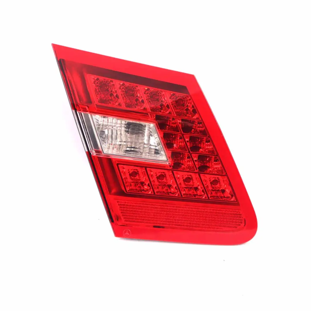 Luz Trasera Mercedes W212 Berlina Izquierda Tapa Maletero Porton Bota para con número de pieza A2129060158 Luz Trasera Mercedes W212 Berlina Izquierda Tapa Maletero Porton Bota - SKU A2129060158 - Número de pieza A2129060158