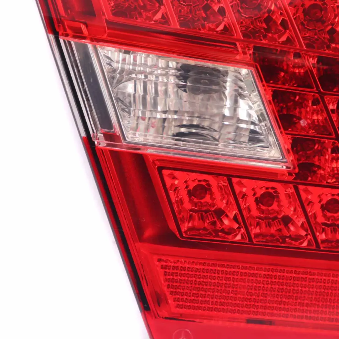 Lampada Posteriore Mercedes W212 Berlina Baule Coperchio Portellone per con numero di parte A2129060158 Lampada Posteriore Mercedes W212 Berlina Baule Coperchio Portellone - SKU A2129060158 - Numero di parte A2129060158