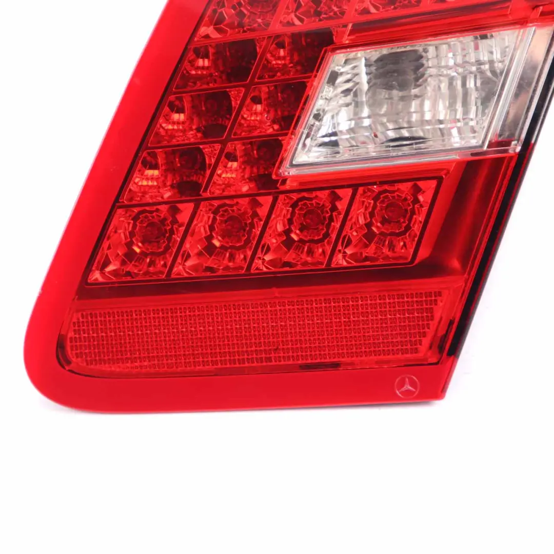 Luz Trasera Mercedes W212 Berlina Derecha Tapa Maletero Porton Trasero Bota para con número de pieza A2129060258 Luz Trasera Mercedes W212 Berlina Derecha Tapa Maletero Porton Trasero Bota - SKU A2129060258 - Número de pieza A2129060258