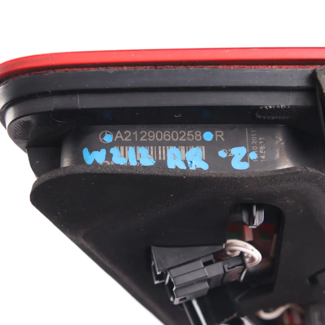 Lamp Mercedes W212 Saloon Right O/S Trunk Lid Tailgate Boot to Rear with Part number A2129060258 Rear Lamp Mercedes W212 Saloon Right O/S Trunk Lid Tailgate Boot - SKU A2129060258 - Part number A2129060258