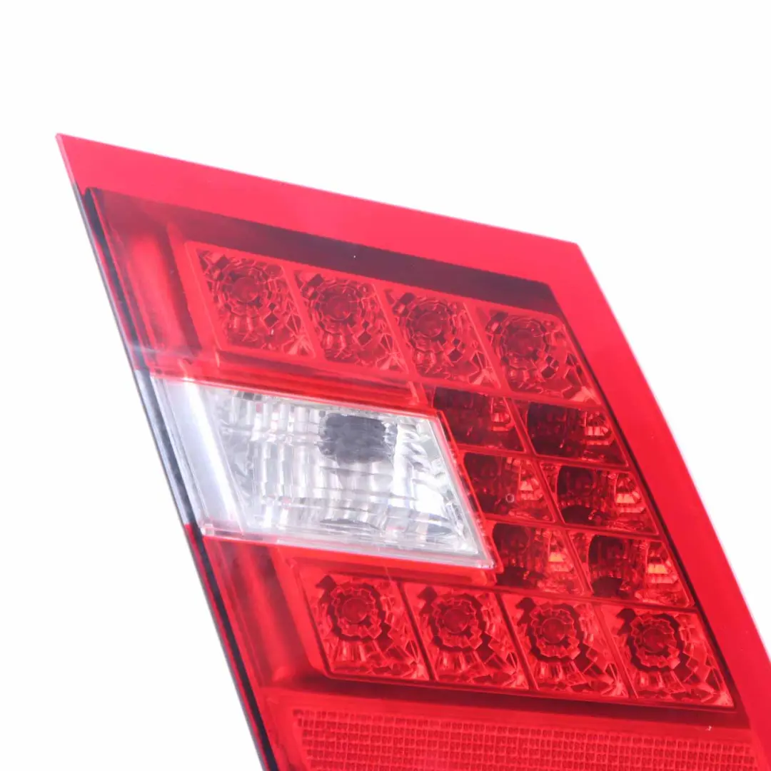 Lampada posteriore Sinistra Coperchio Baule Portellone per Mercedes W212 Berlina con numero di parte A2129060358 Mercedes W212 Berlina Lampada posteriore Sinistra Coperchio Baule Portellone - SKU A2129060358 - Numero di parte A2129060358