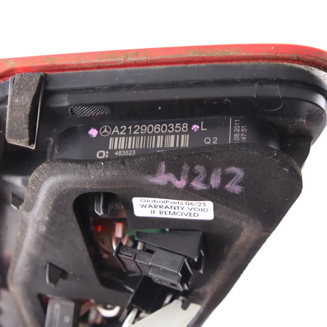 Mercedes W212 Berlina Luz Trasera Izquierda Tapa Maletero Portón Trasero Bota - SKU A2129060358 - Número de pieza A2129060358