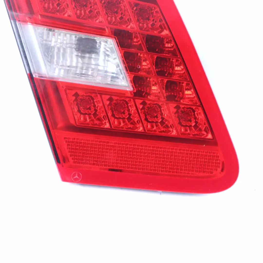Mercedes W212 Rückleuchte Limousine Links Kofferraumklappe Heckklappe 2129060358 - SKU A2129060358 - Teilenummer A2129060358