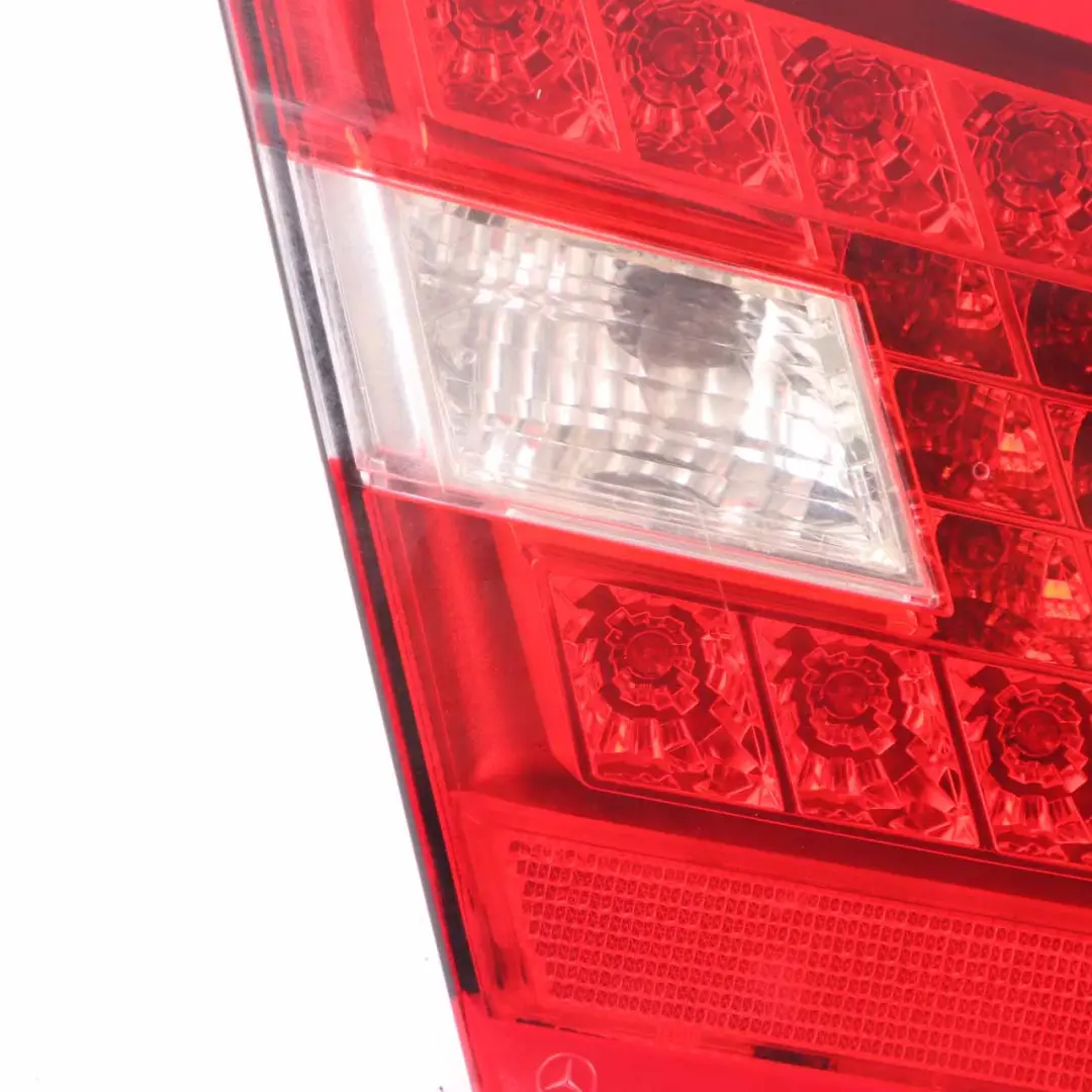 Mercedes W212 Rückleuchte Limousine Links Kofferraumklappe Heckklappe 2129060358 - SKU A2129060358 - Teilenummer A2129060358