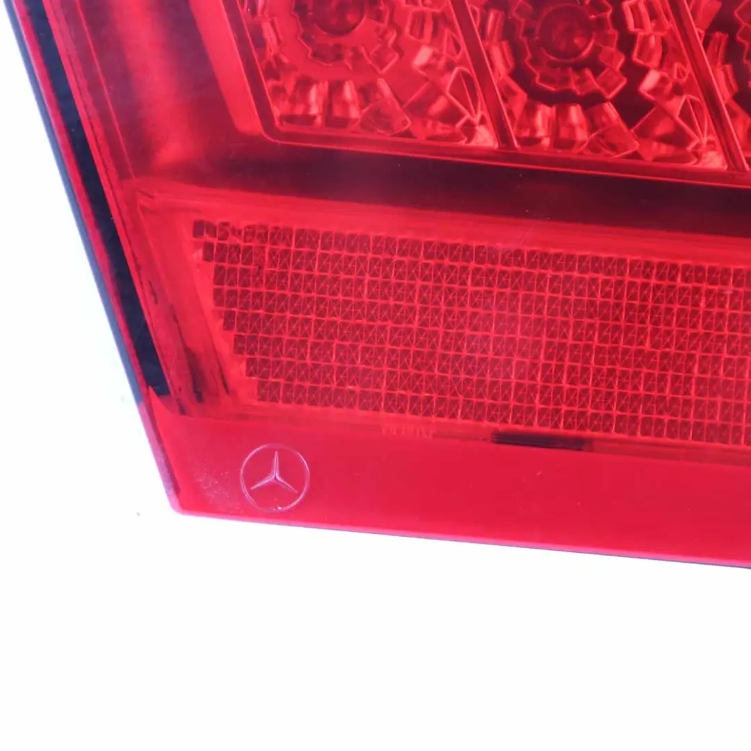 Mercedes W212 Rückleuchte Limousine Links Kofferraumklappe Heckklappe 2129060358 - SKU A2129060358 - Teilenummer A2129060358