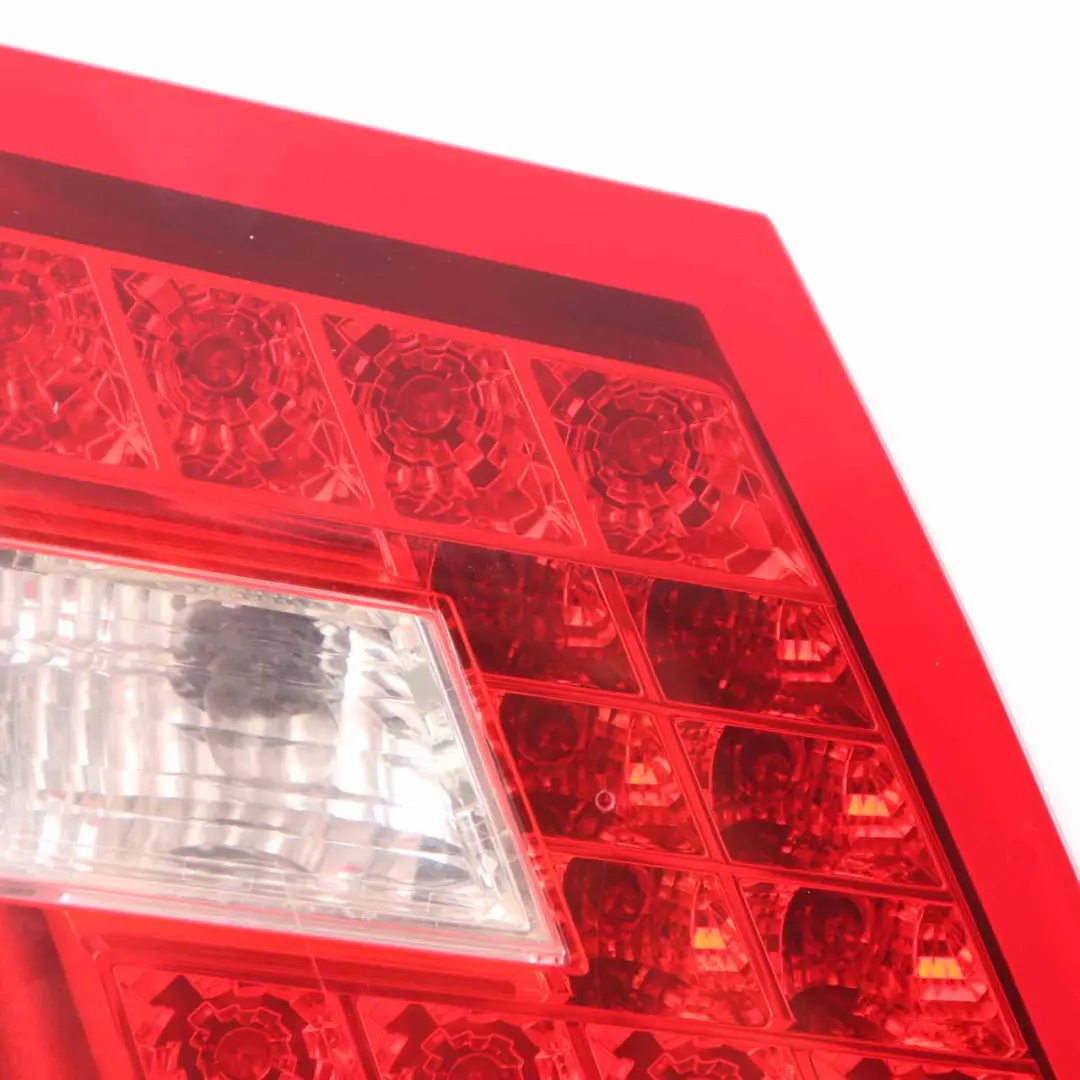 Lampa Klapy Bagażnika Lewa Tylna Lewy Tył do Mercedes W212 o numerze A2129060358 Mercedes W212 Lampa Klapy Bagażnika Lewa Tylna Lewy Tył - SKU A2129060358 - Numer Części A2129060358