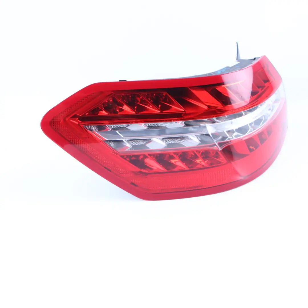 Luz Trasera Panel Lateral Izquierdo para Mercedes W212 Berlina con número de pieza A2129060558 Mercedes W212 Berlina Luz Trasera Panel Lateral Izquierdo - SKU A2129060558 - Número de pieza A2129060558