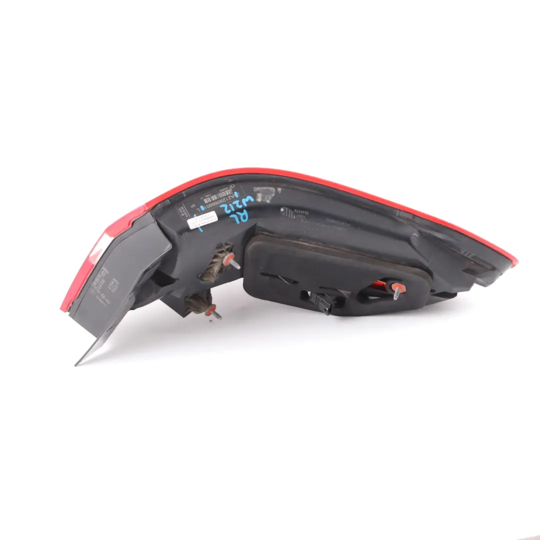 Mercedes W212 Saloon Feu Arrière Gauche Panneau Latéral Lampe Arrière - SKU A2129060558 - Numéro de pièce A2129060558