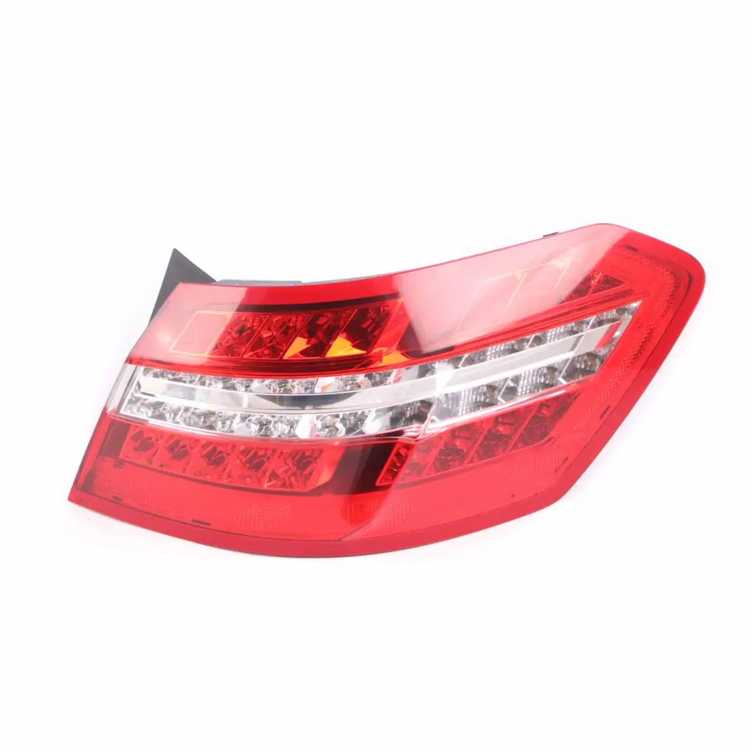 Lampe Arrière Feu Arrière Droit Side Panel pour Mercedes W212 Saloon à propos du numéro de pièce A2129060658 Mercedes W212 Saloon Lampe Arrière Feu Arrière Droit Side Panel - SKU A2129060658 - Numéro de pièce A2129060658