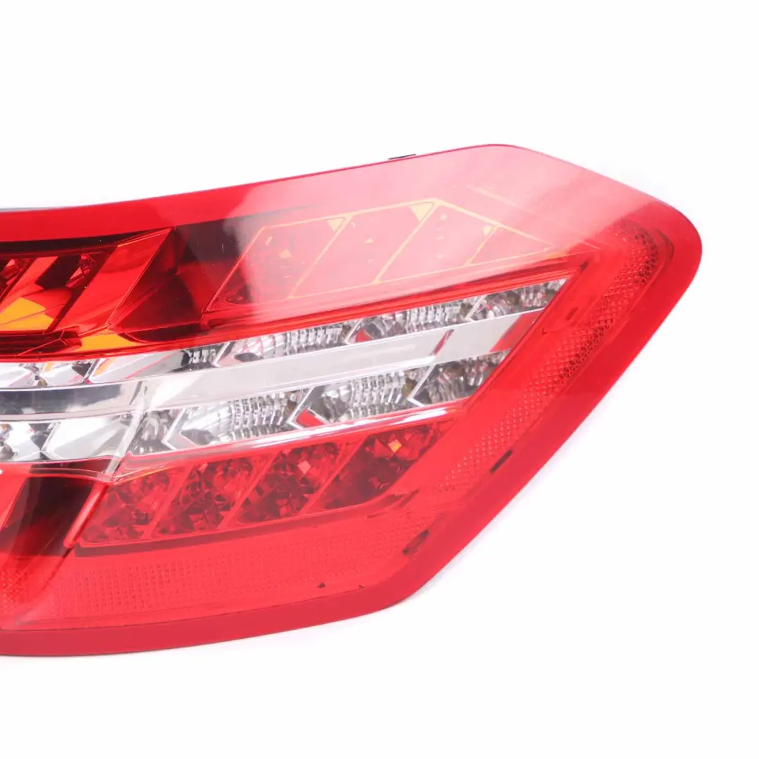 Mercedes W212 Saloon Lampe Arrière Feu Arrière Droit Side Panel - SKU A2129060658 - Numéro de pièce A2129060658