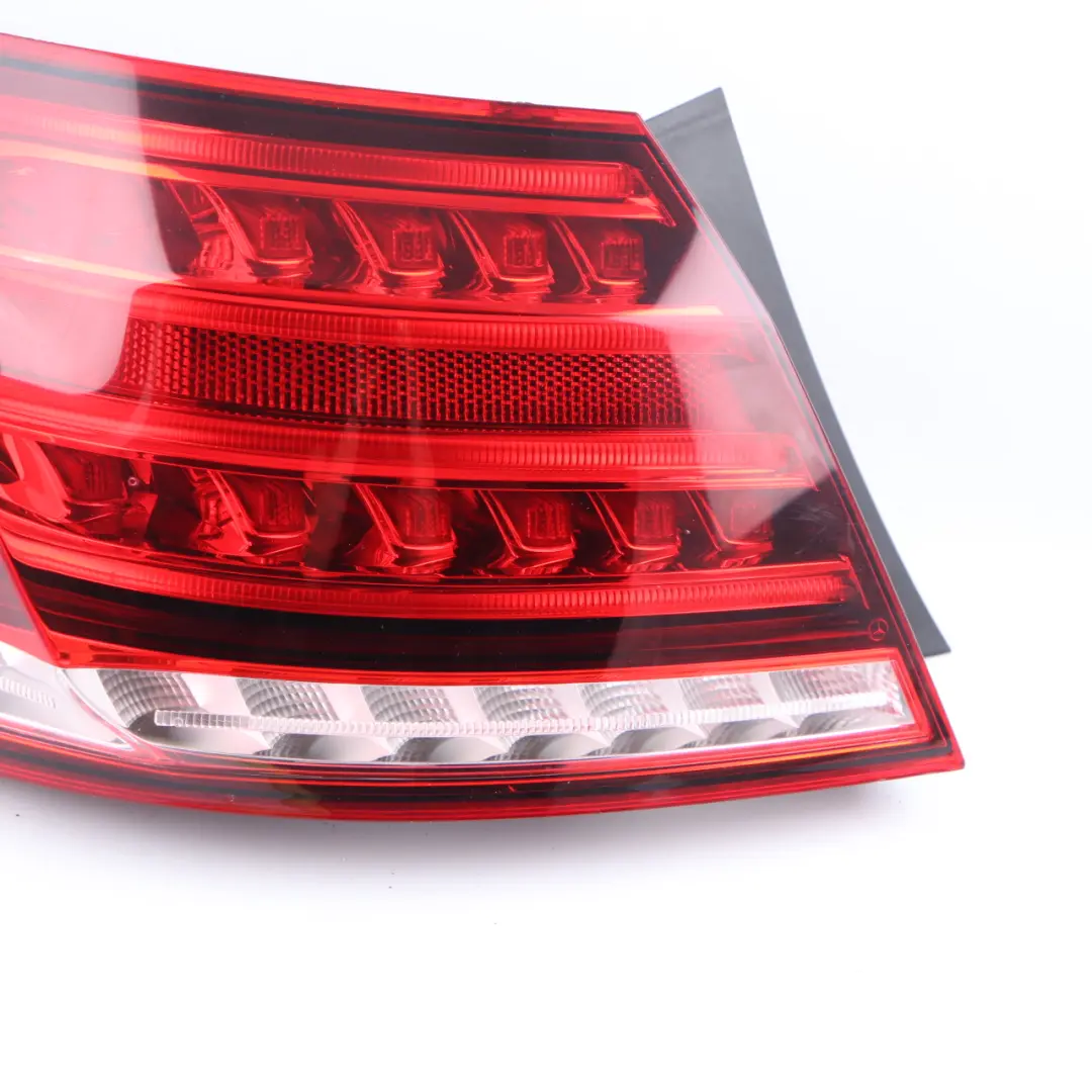 Luz Panel Lateral Trasero Izquierdo para Mercedes W212 con número de pieza A2129060703 Mercedes W212 Luz Panel Lateral Trasero Izquierdo - SKU A2129060703 - Número de pieza A2129060703