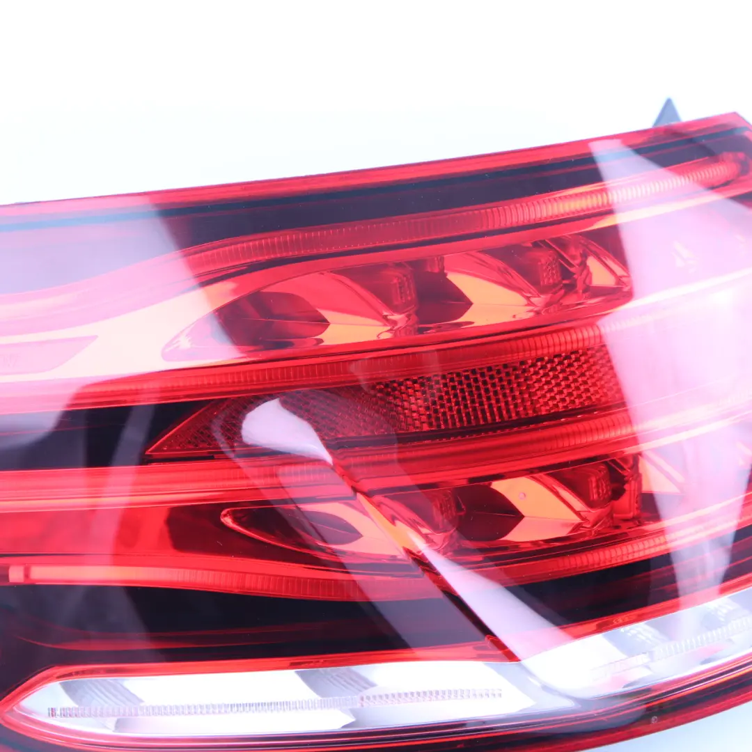 Luz Panel Lateral Trasero Izquierdo para Mercedes W212 con número de pieza A2129060703 Mercedes W212 Luz Panel Lateral Trasero Izquierdo - SKU A2129060703 - Número de pieza A2129060703