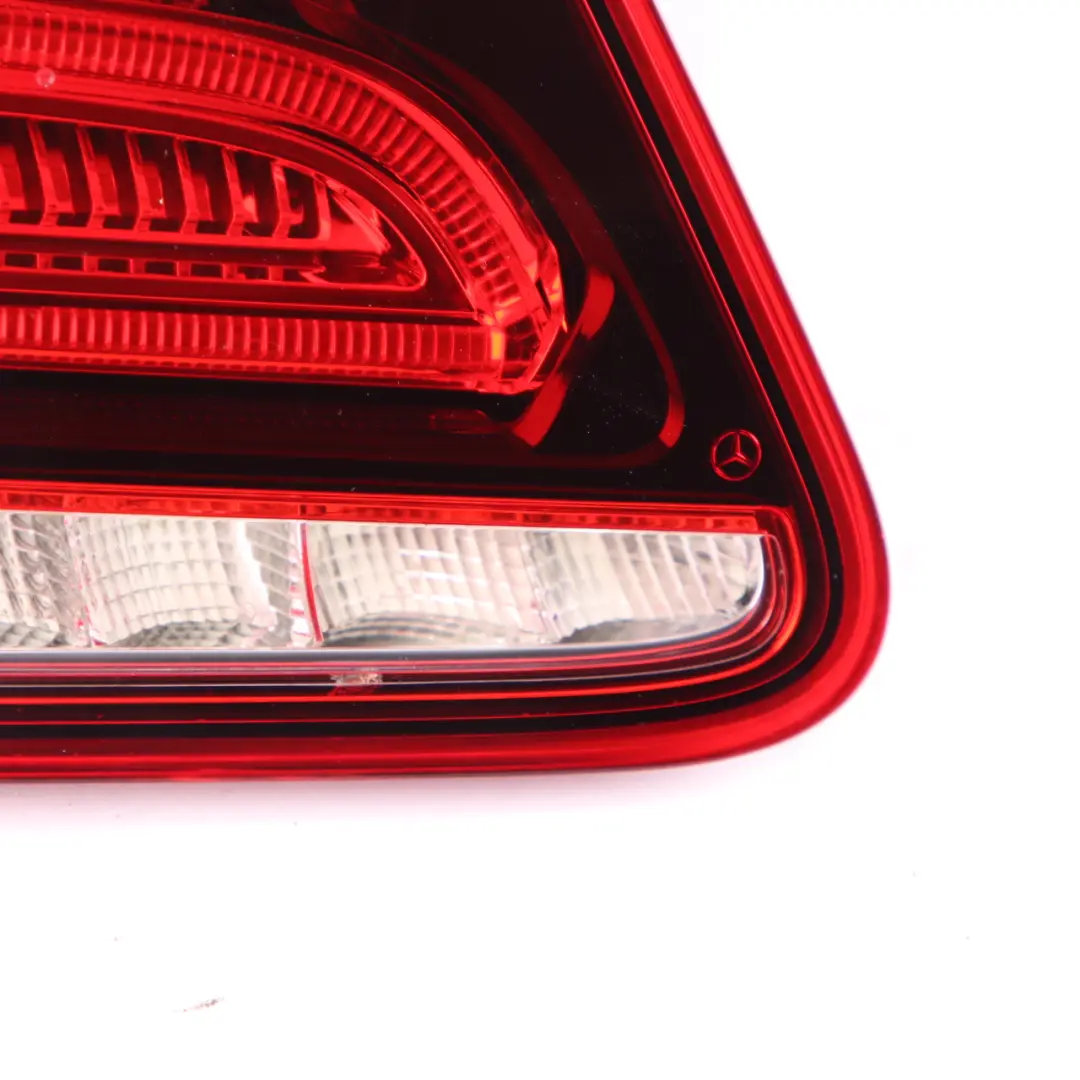 Luz de Tapa de Maletero Luz Trasera Izquierda para Mercedes W212 con número de pieza A2129060903 Mercedes W212 Luz de Tapa de Maletero Luz Trasera Izquierda - SKU A2129060903 - Número de pieza A2129060903