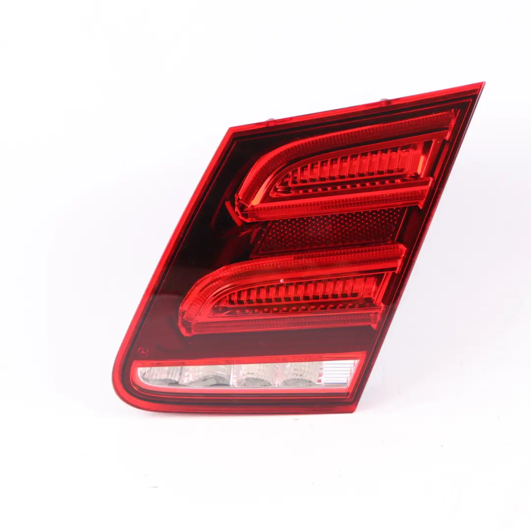 Luce di bagagliaio posteriore destra per Mercedes W212 con numero di parte A2129061003 Mercedes W212 Luce di bagagliaio posteriore destra - SKU A2129061003 - Numero di parte A2129061003